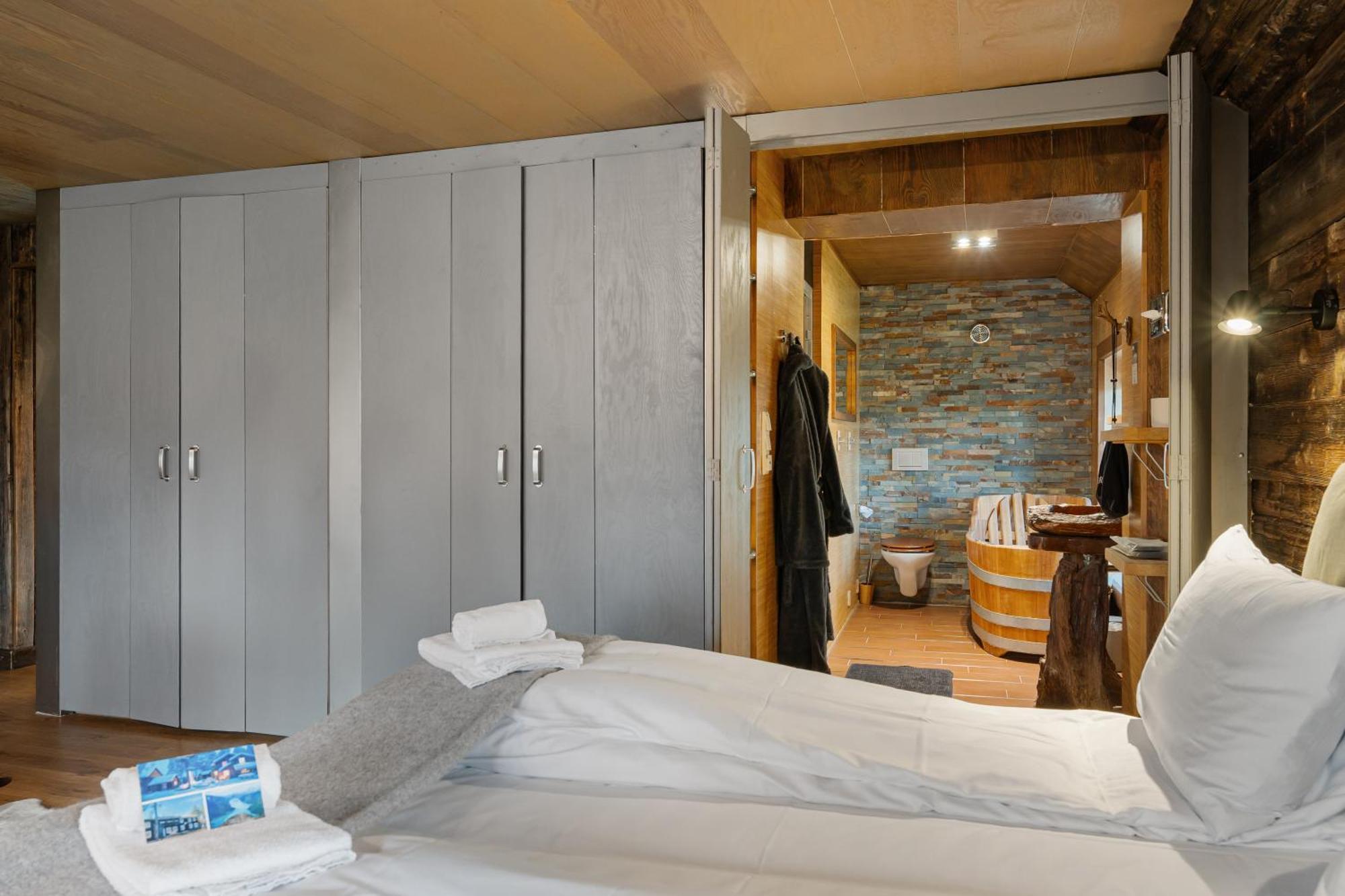 Bessegen Suite,1716997104:JPEG